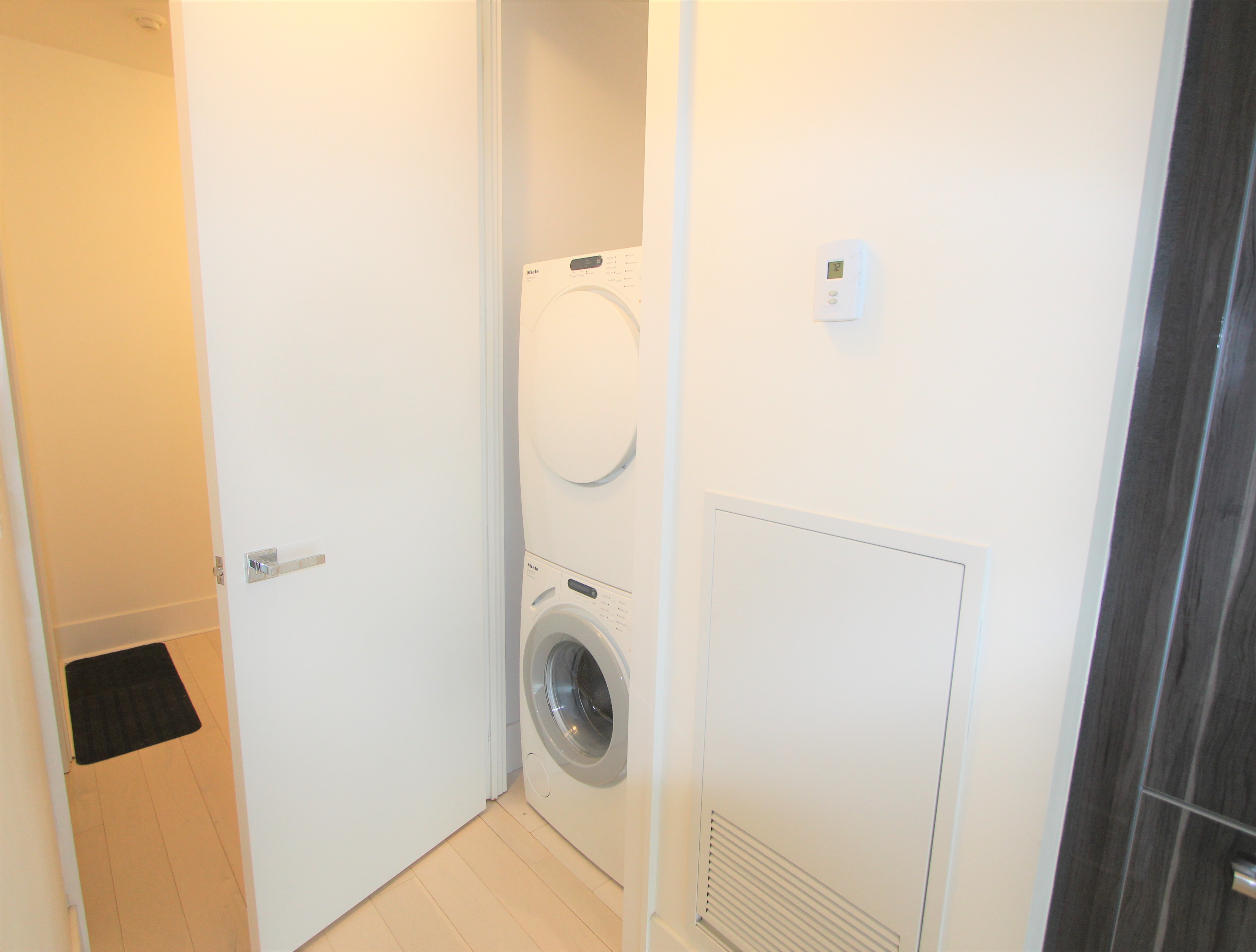 Upgraded washroom with modern fixtures