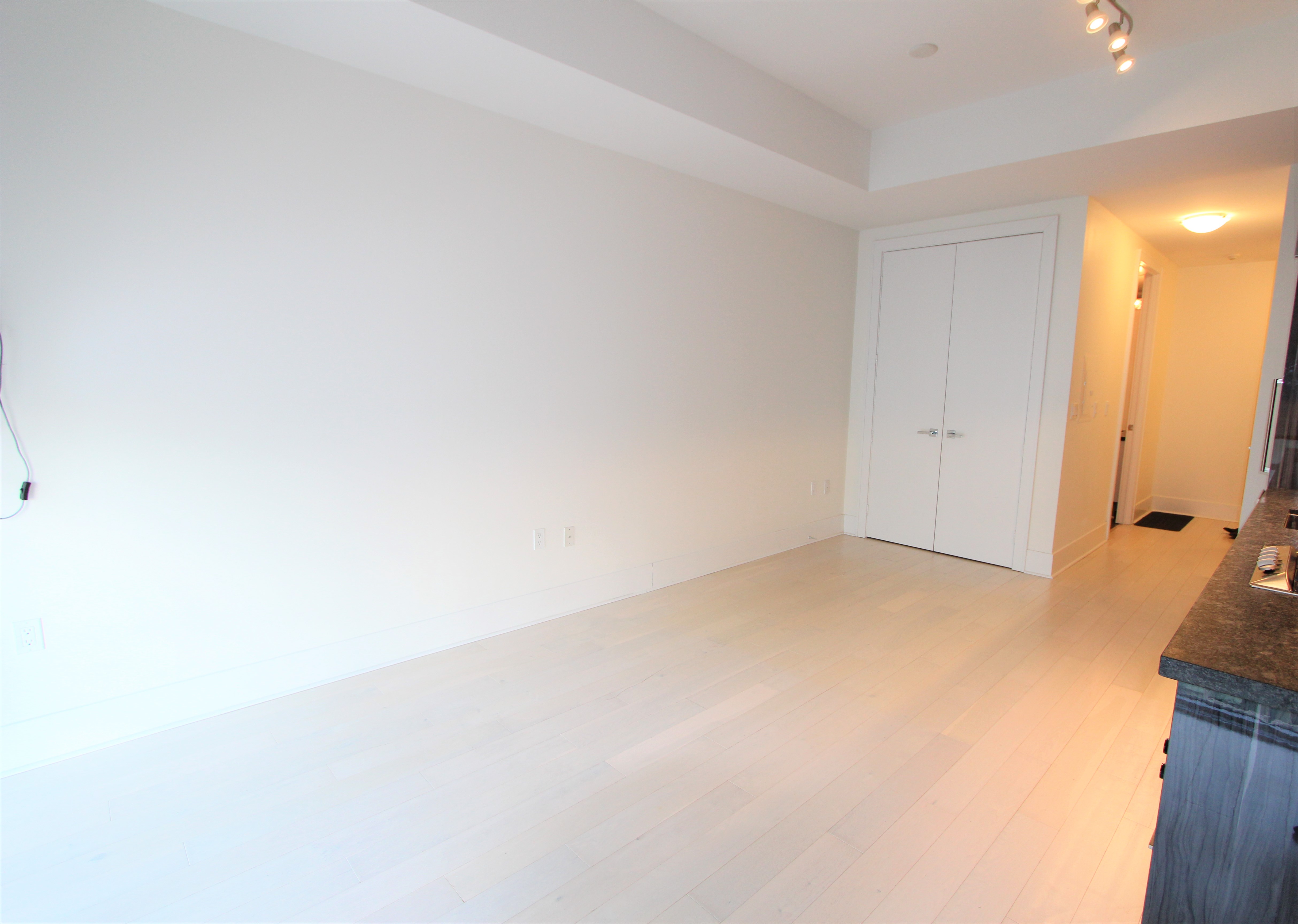 Additional interior detail — Unit 1019 Pier 27