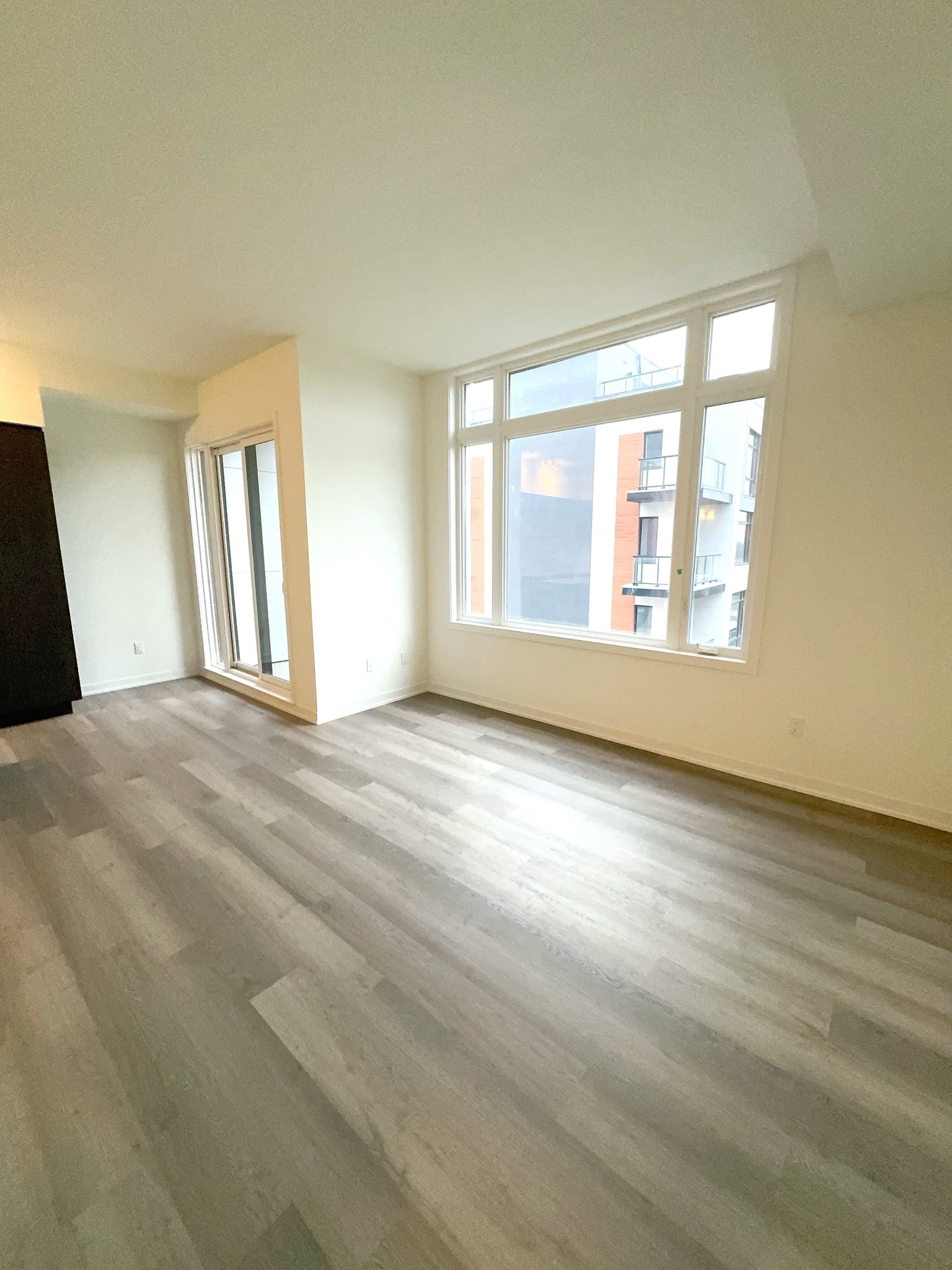 Primary bedroom with 4-piece ensuite and balcony walkout