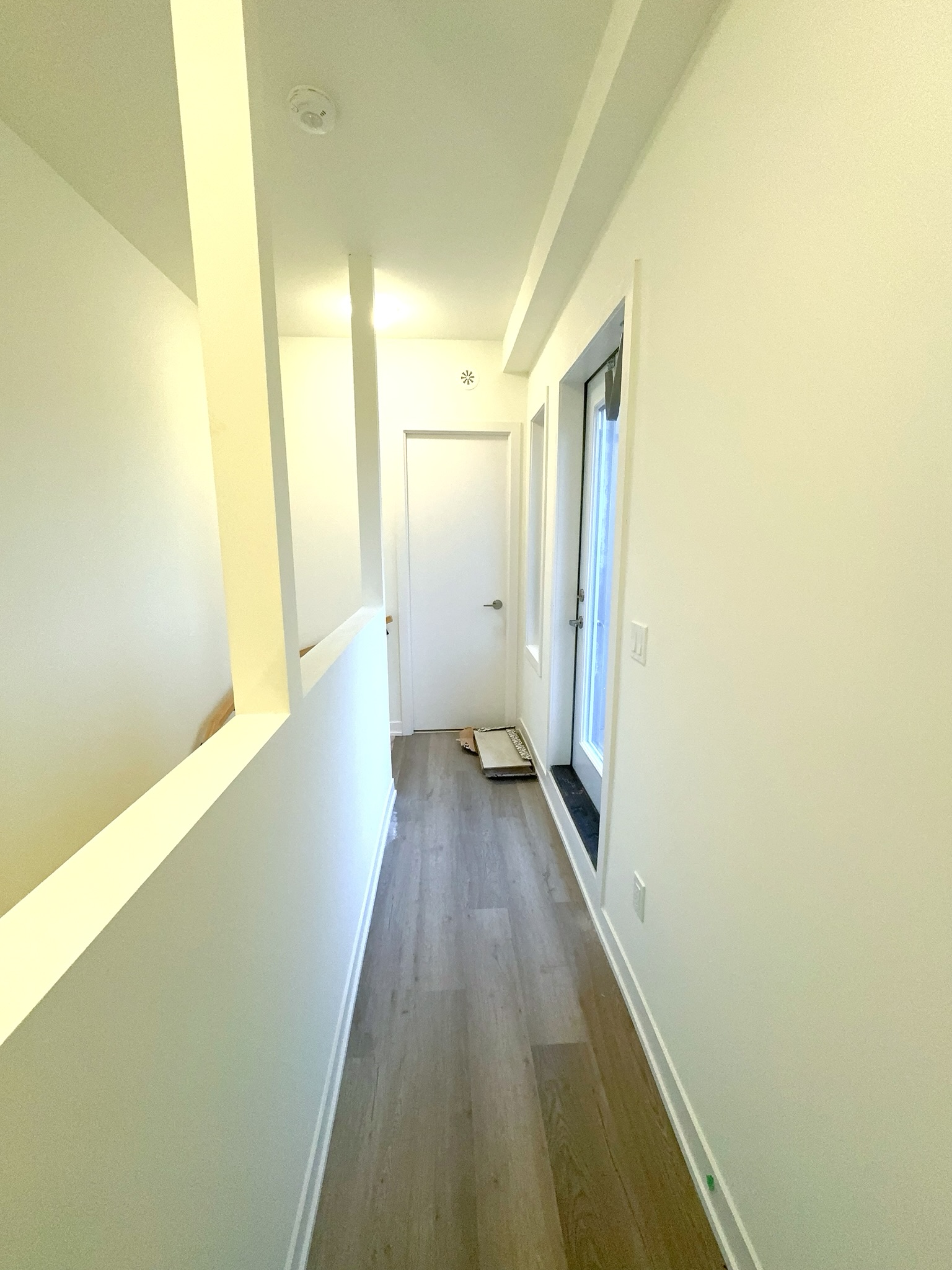 Private entrance to unit