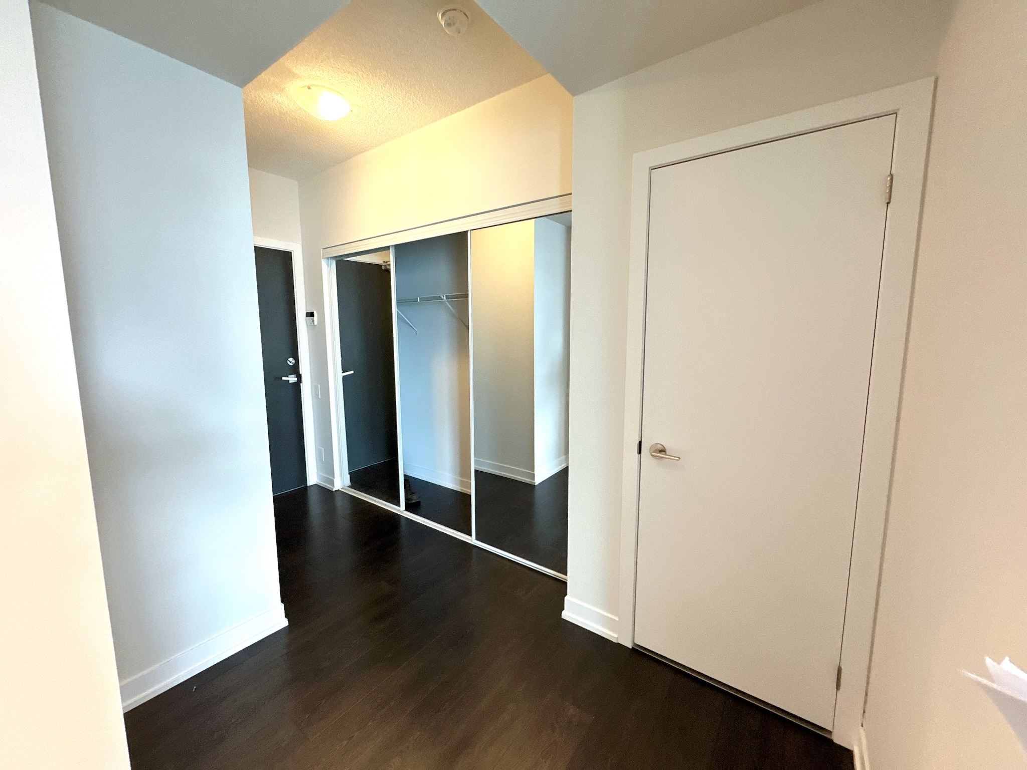 Entry corridor and storage