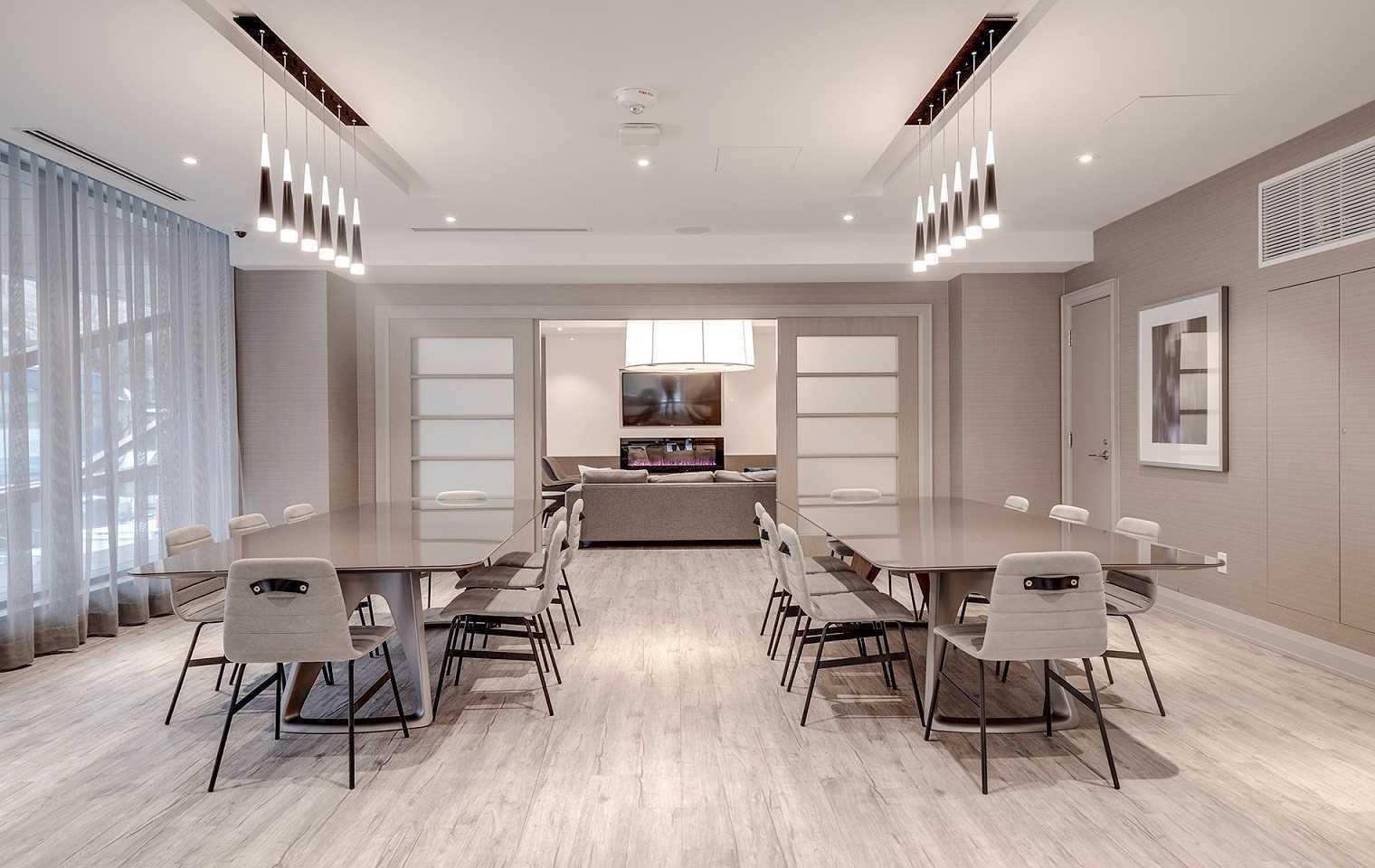 Building lobby / concierge