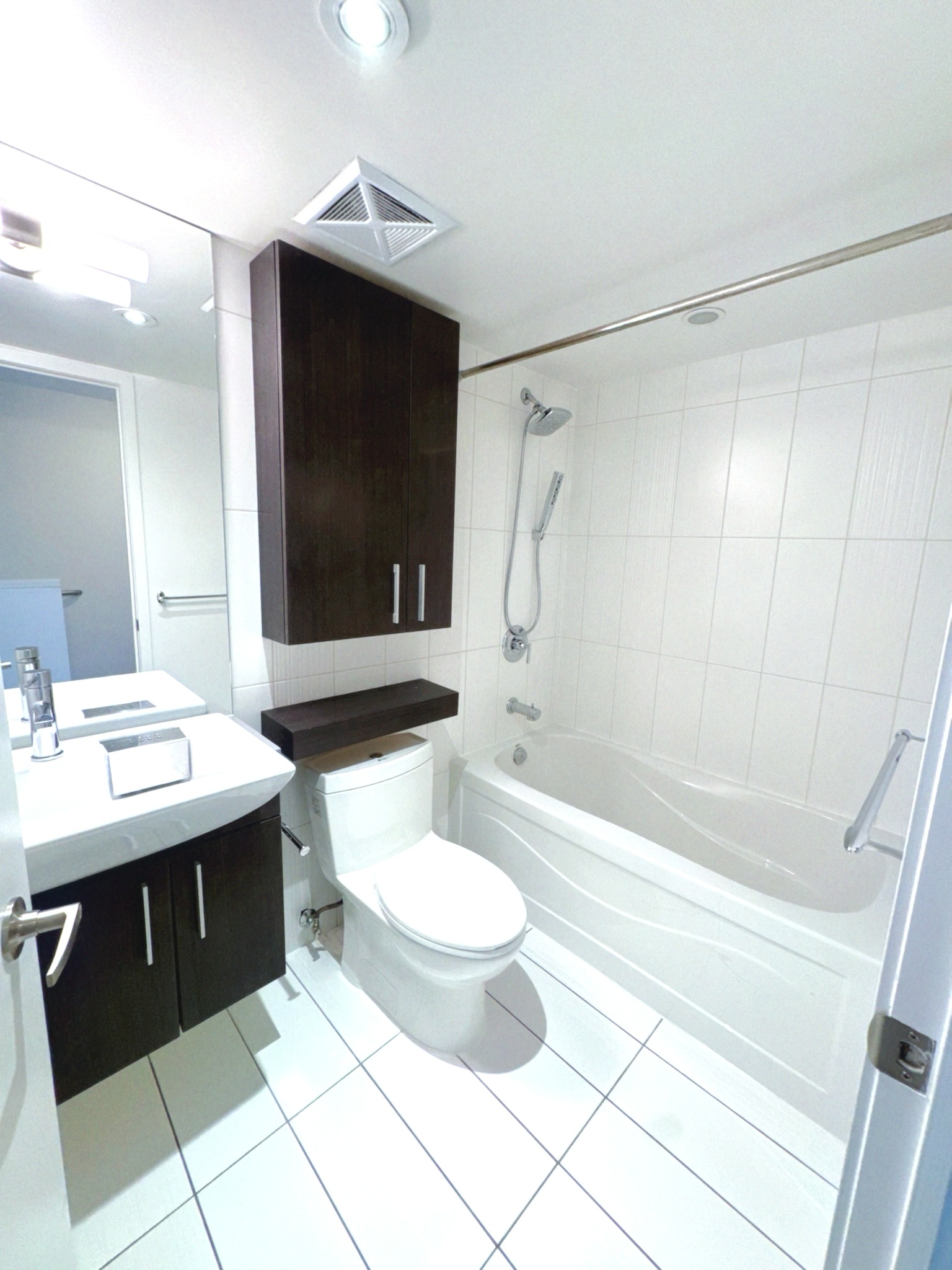 Modern 3-piece bathroom with dark wood cabinetry
